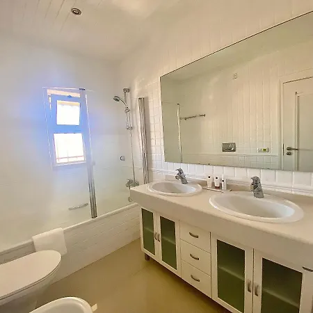 Avelas Ocean View Apartment